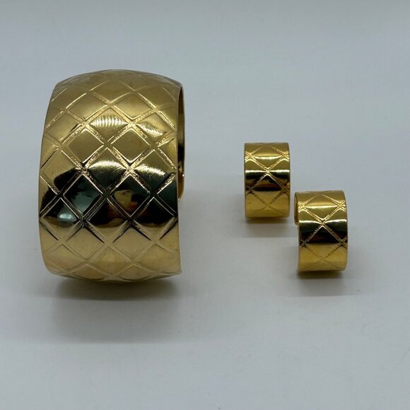 Quilted Gold-Tone Cuff Bracelet & Earrings Set Vintage Style Jewelry - Picture 3 of 12